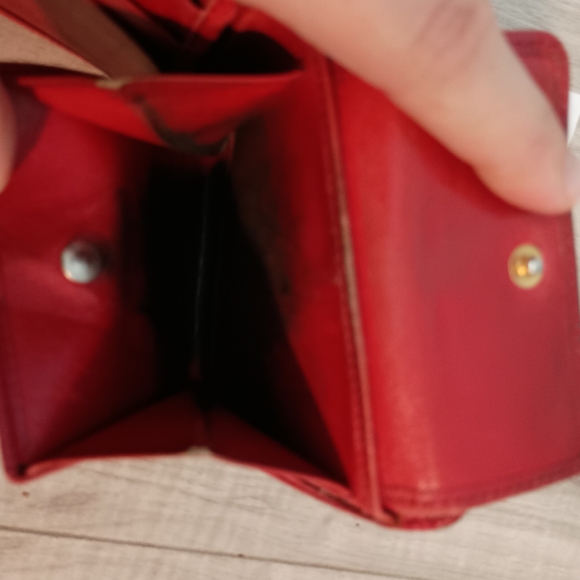 LOUIS VUITTON Bi -fold wallet Epi Leather Authentic red ♥️🍒 - Picture 10 of 12